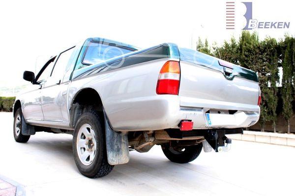 Anhängerkupplung für Mitsubishi L200 2WD 1996-2002 Ausf.: starr