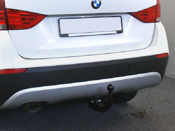 Anhängerkupplung für BMW X1 E84 Geländekombi, spez. M- Paket 2009- Ausf.: V-abnehmbar