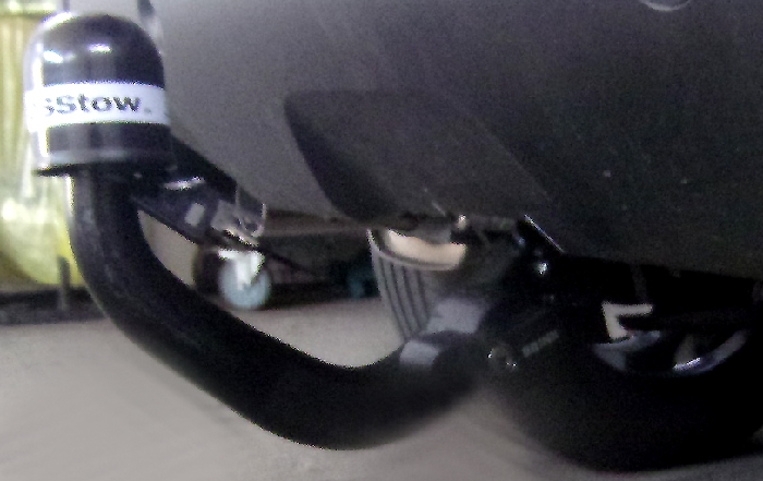 Anhängerkupplung für Dacia Duster SUV, speziell Fzg. mit LPG Gas 2WD und 4WD 2018-2024 Ausf.: V-abnehmbar 45 Grad