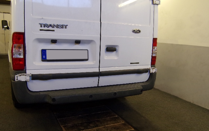 Anhängerkupplung für Ford Transit Bus, Kastenwagen mit Trittbrett 2006-2014 Ausf.: starr