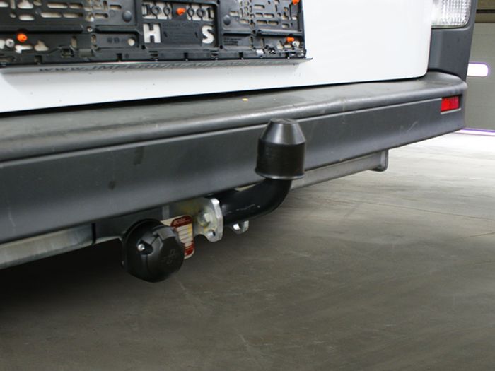 Anhängerkupplung für Opel Vivaro Kasten/ Bus/ Kombi 2001-2003 Ausf.: starr