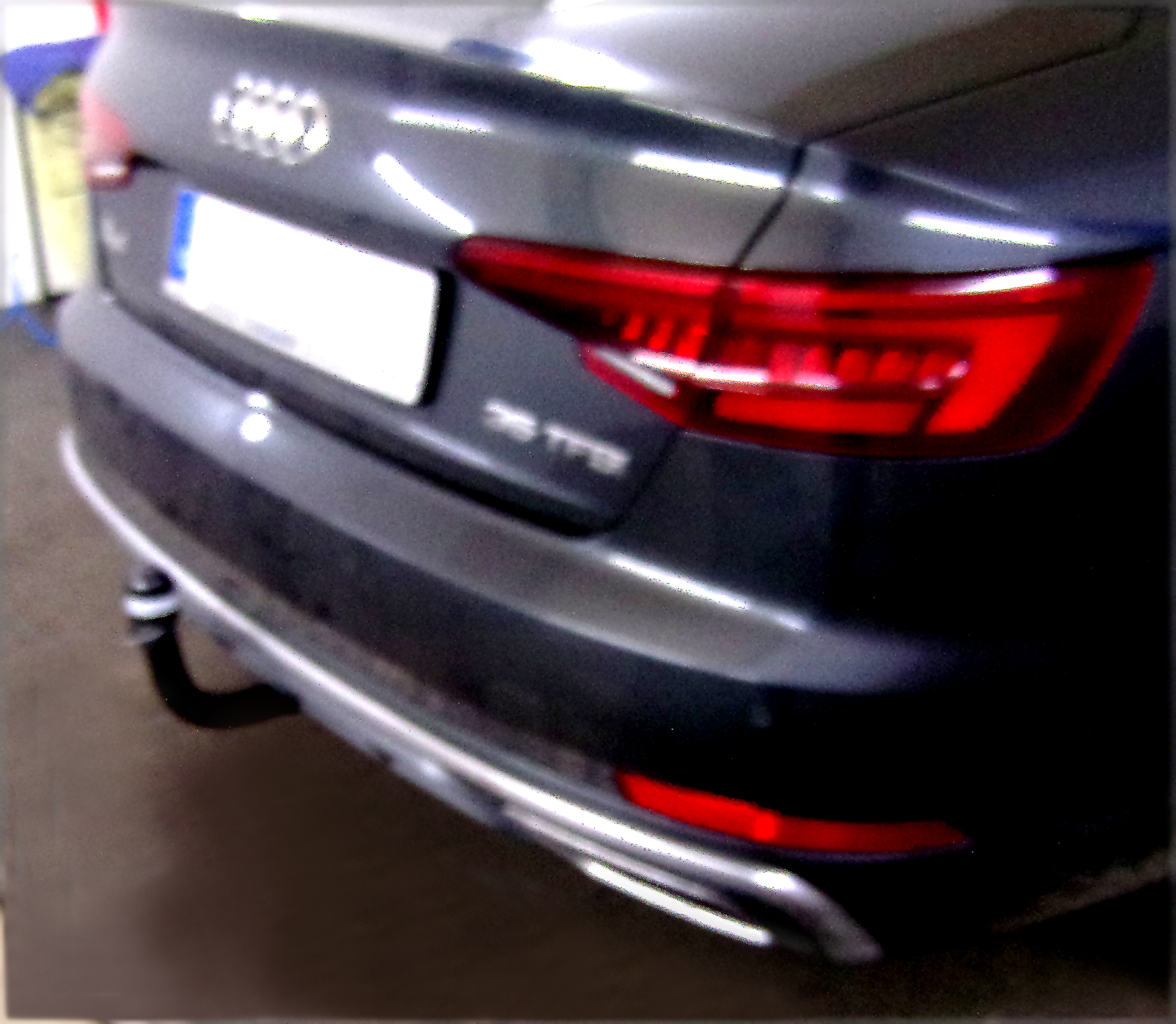 Anhängerkupplung für Audi A4 Limousine nicht Quattro, nicht S4, speziell S-Line 2015-2024 Ausf.: V-abnehmbar