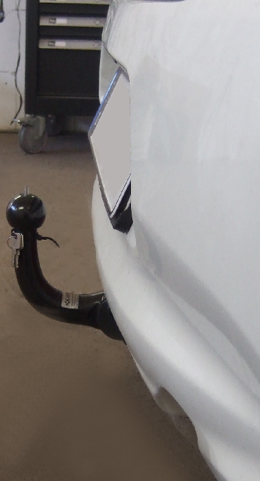 Anhängerkupplung für Nissan Micra K13, mit Nebelschlussleuchte in d. Schürze, nur für Heckträgerbetrieb, Montage nur bei uns im Haus 2013- Ausf.: abnehmbar